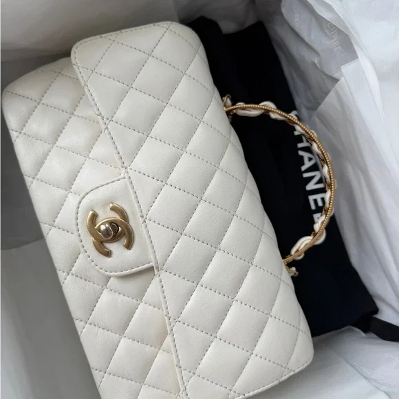 CHANEL Quilted White Shoulder Bag with Gold Hardware - Picture 16 of 16